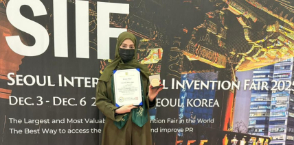 Al Hamraa student Lamar Hani Al-Agha winning the bronze medal at the Seoul International Invention Fair SIIF 2025